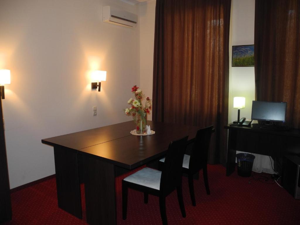 Hotel 12 Харьков Экстерьер фото